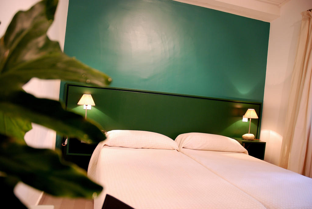 Hostal El Cardenillo มาดริกาล เด ลา วีรา ภายนอก รูปภาพ
